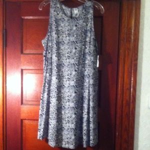 Old Navy Black and white print